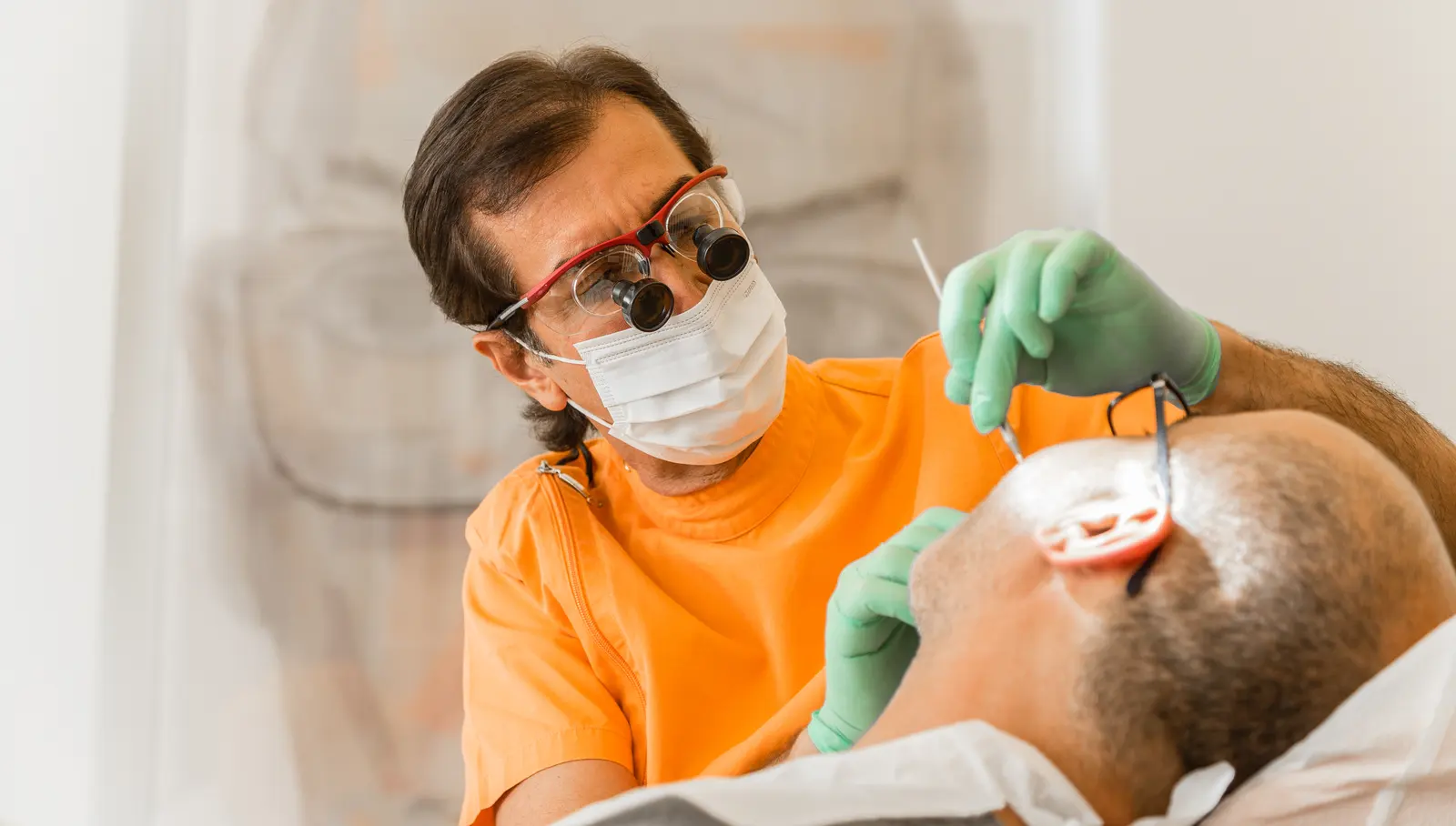 Clinic-provided photograph of Erhan Aydınlar Dental Clinic