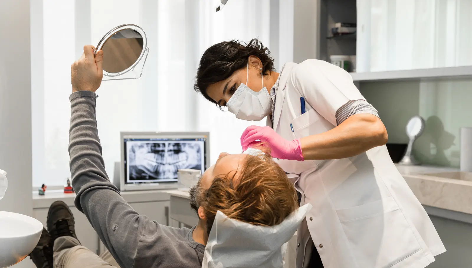 Clinic-provided photograph of Erhan Aydınlar Dental Clinic