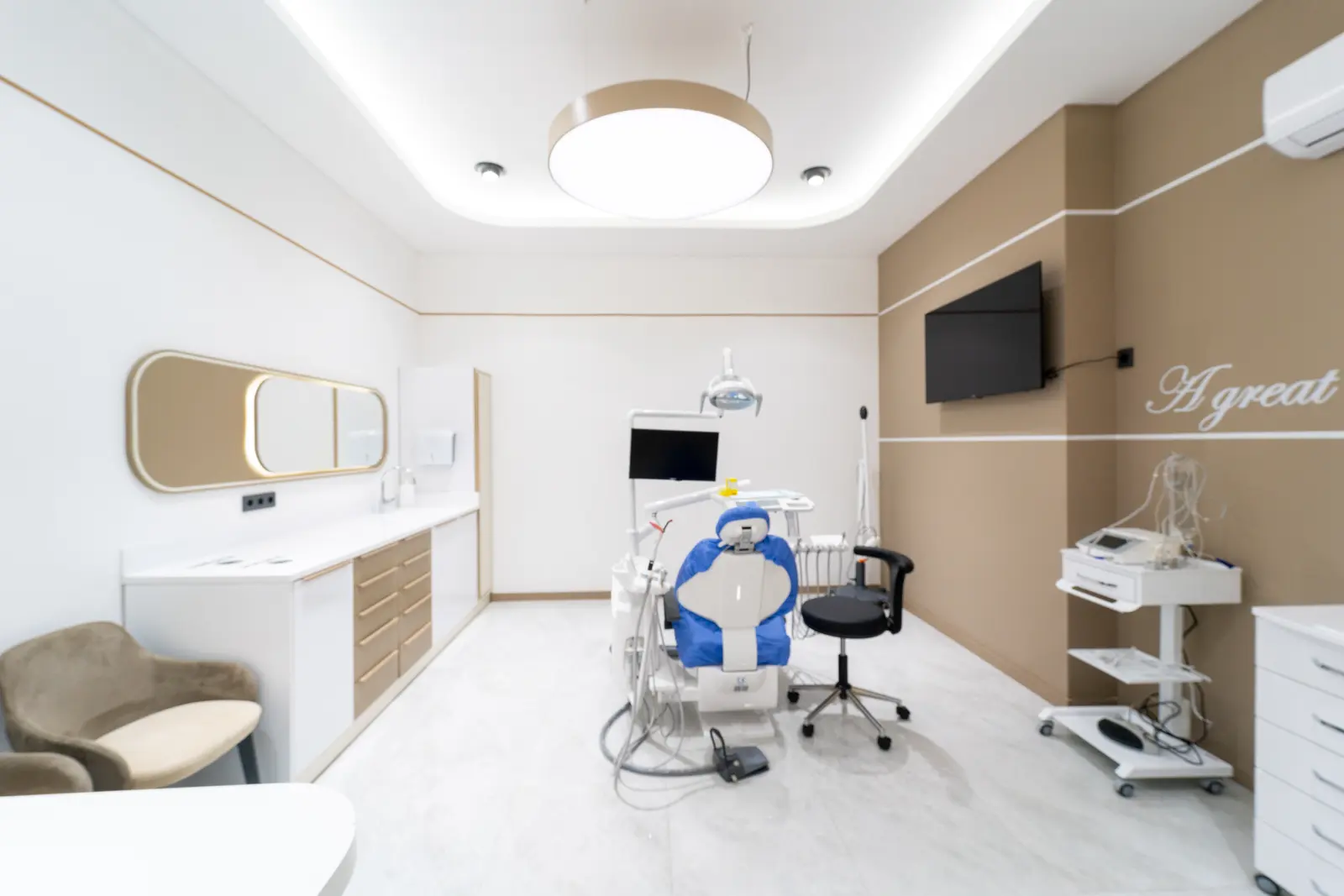 Clinic-provided photograph of Universal Dental Turkey