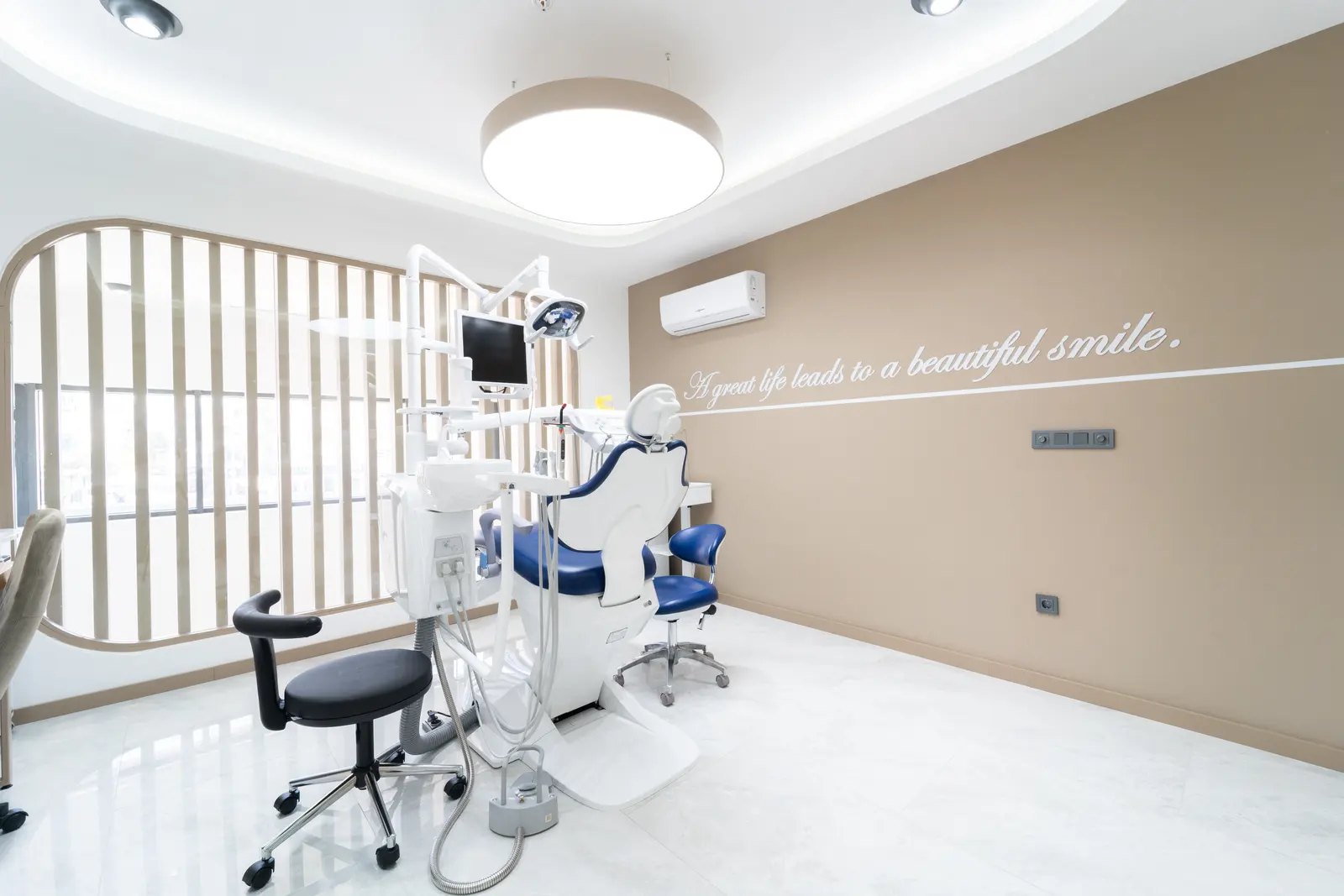 Clinic-provided photograph of Universal Dental Turkey