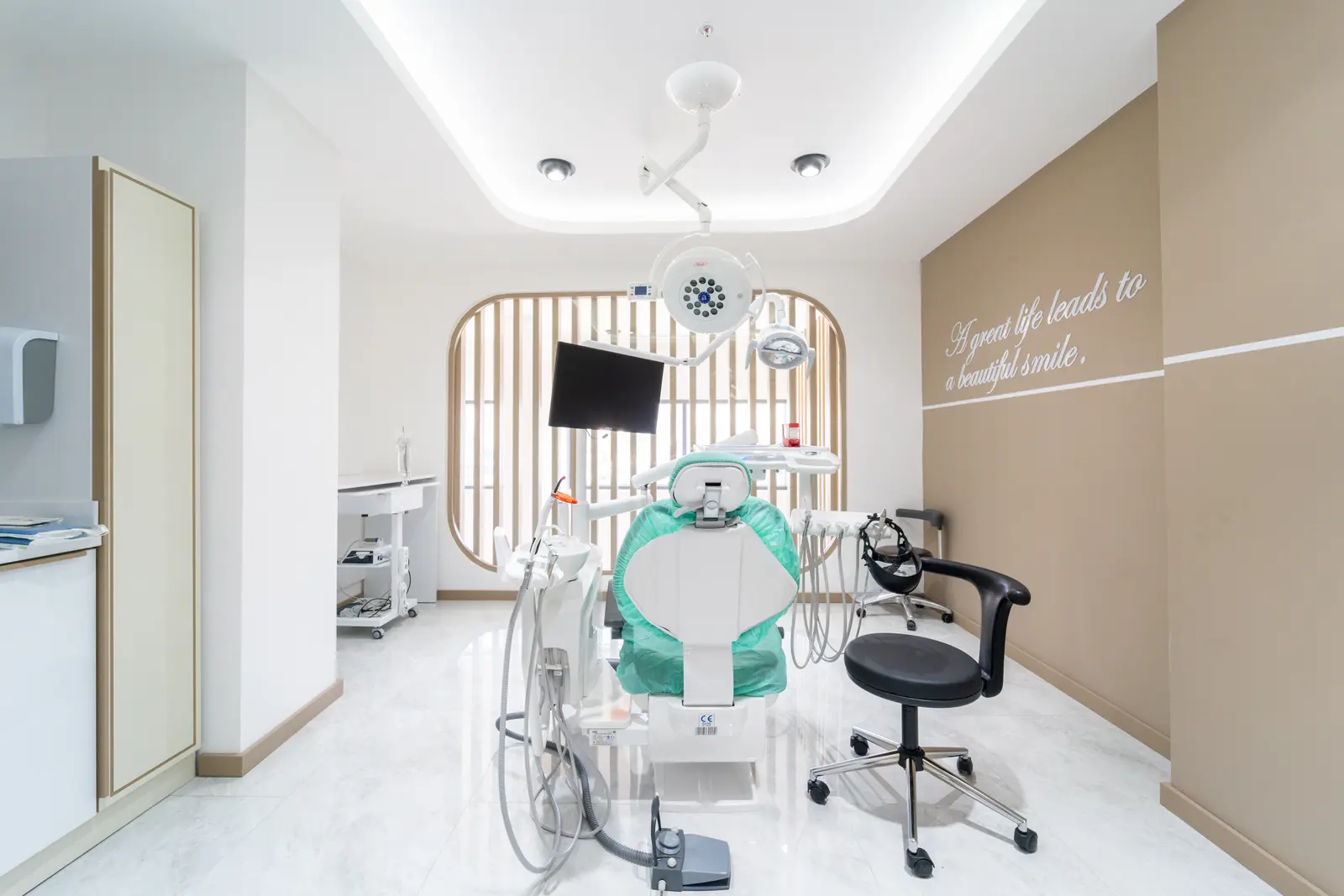 Clinic-provided photograph of Universal Dental Turkey