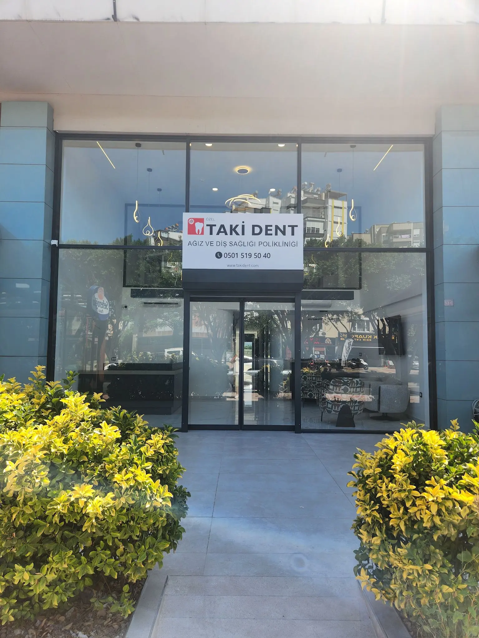 Clinic-provided photograph of Taki Dent