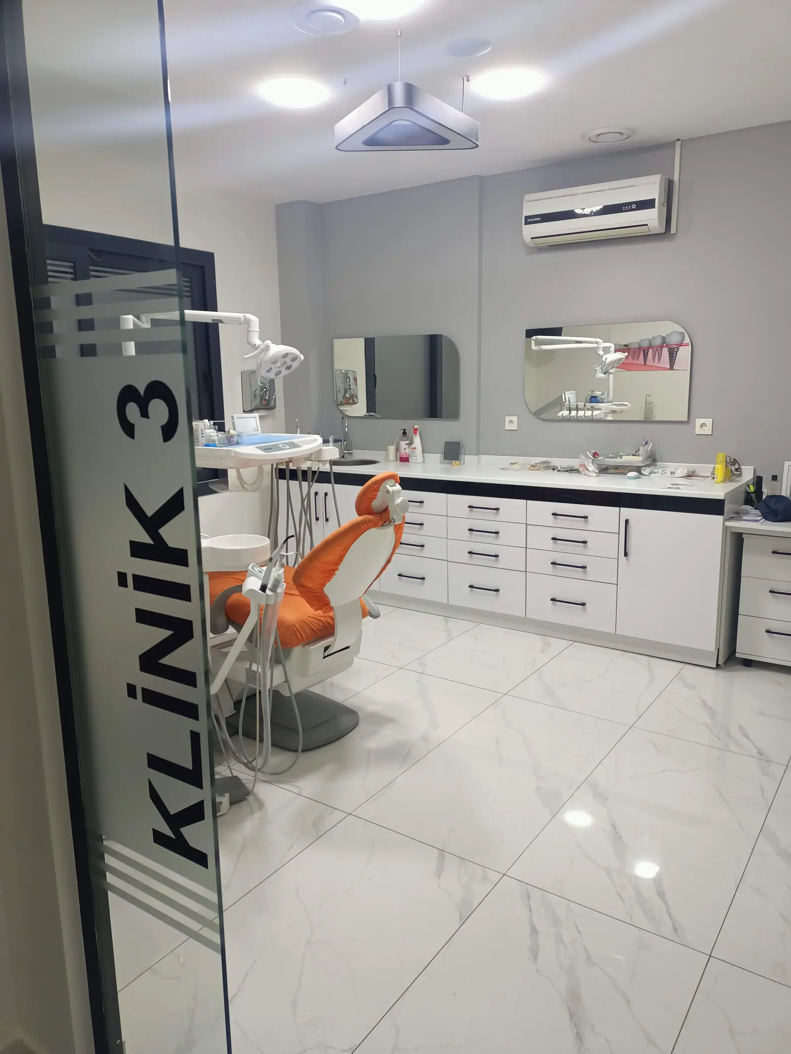 Clinic-provided photograph of Yücelen Dental Clinic
