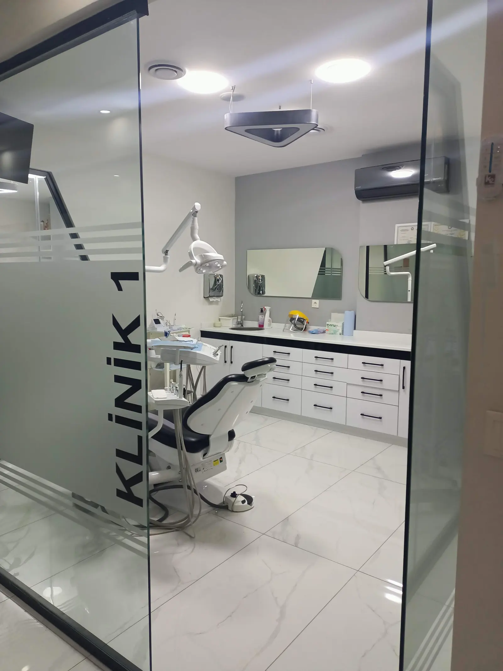 Clinic-provided photograph of Yücelen Dental Clinic