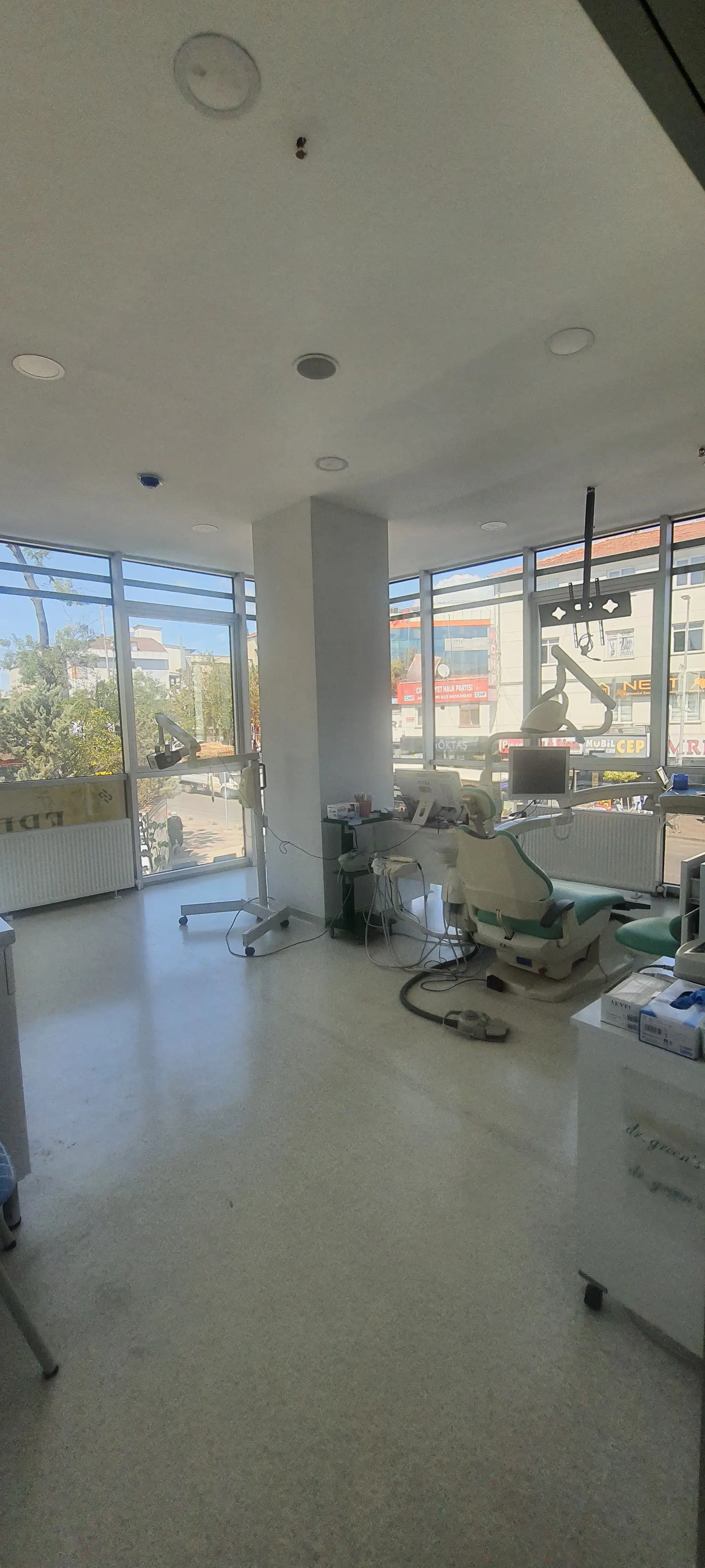 Von der Klinik bereitgestelltes Foto von Erdem Azim Zahnklinik