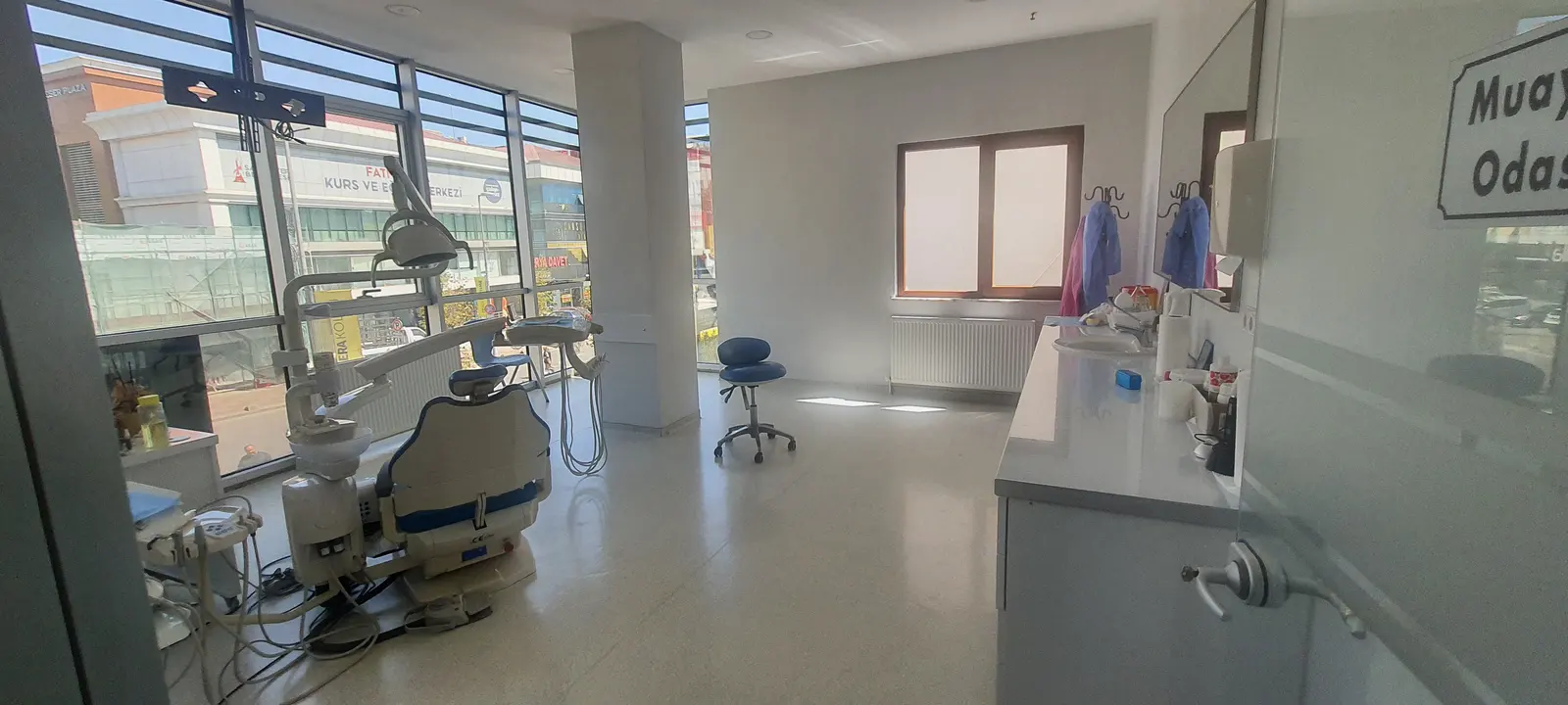 Von der Klinik bereitgestelltes Foto von Erdem Azim Zahnklinik