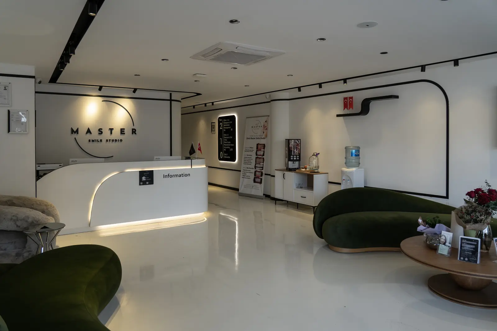 Clinic-provided photograph of Master Smile Studio