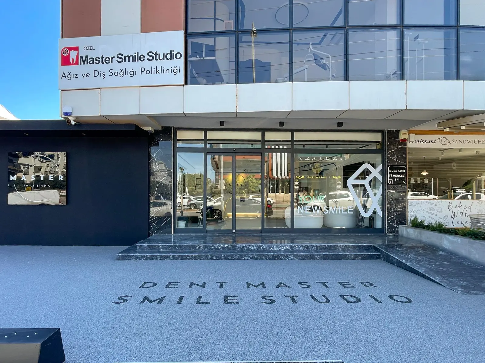 Clinic-provided photograph of Master Smile Studio