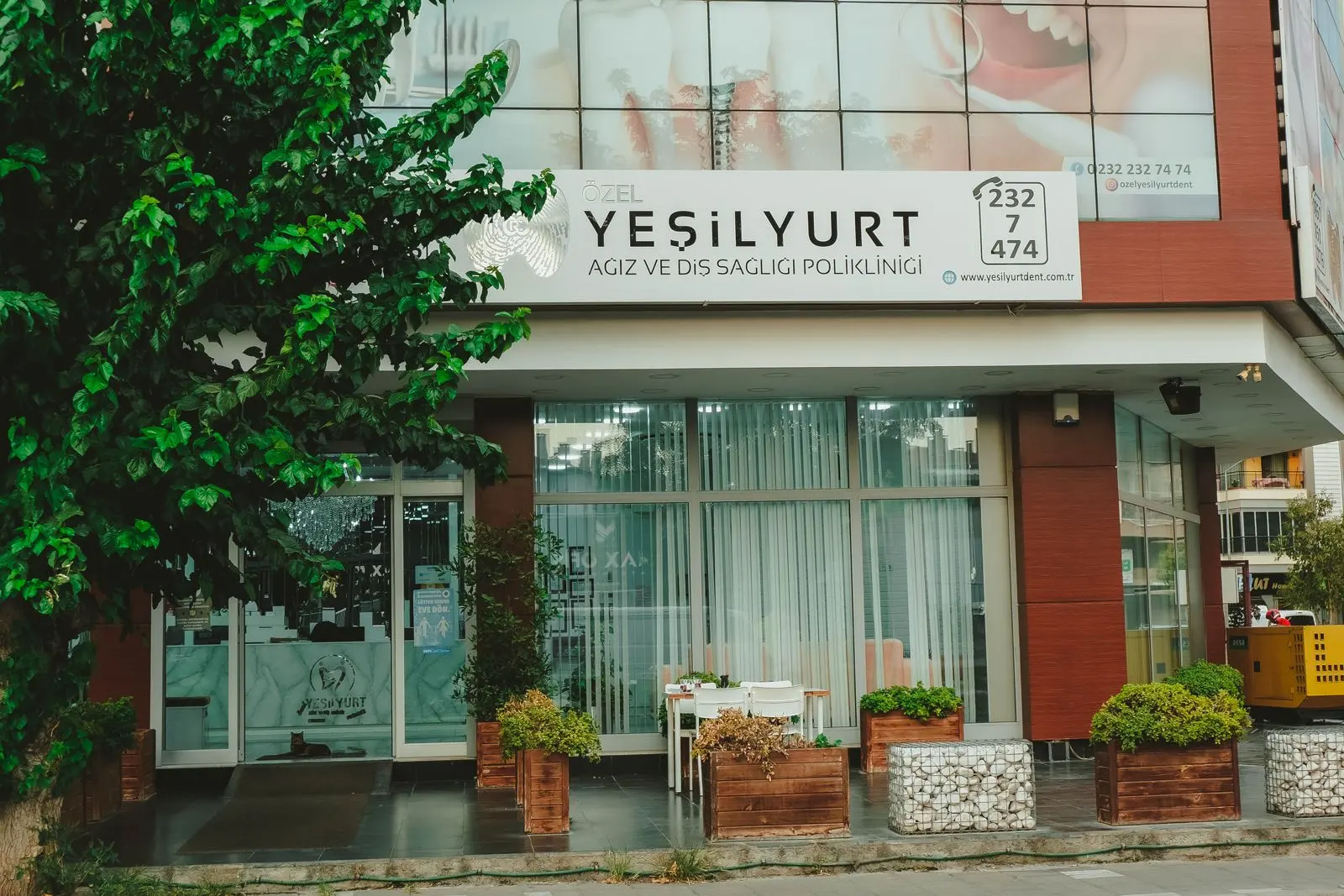 Clinic-provided photograph of Yeşilyurt Bostanlı Dental Clinic