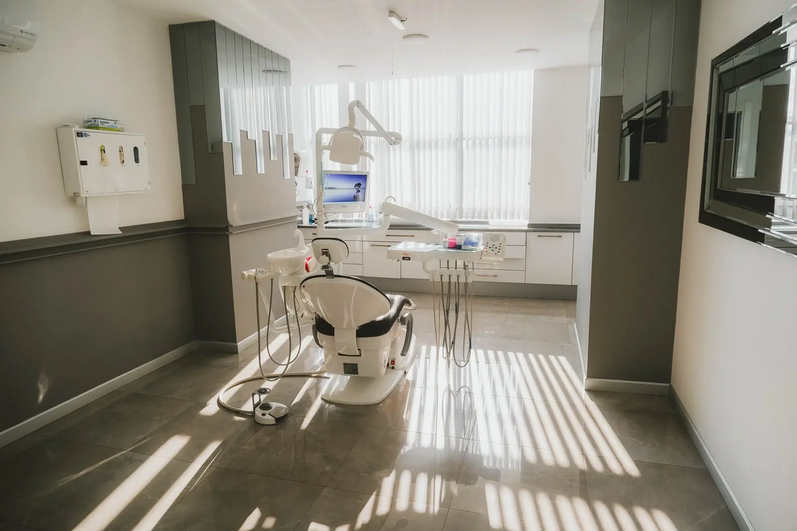 Clinic-provided photograph of Yeşilyurt Bostanlı Dental Clinic