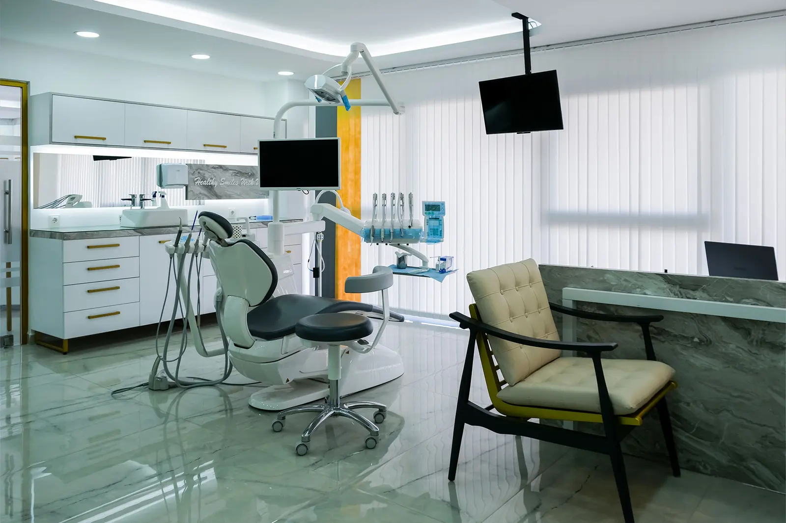 Clinic-provided photograph of Şirinyalı Dental Clinic