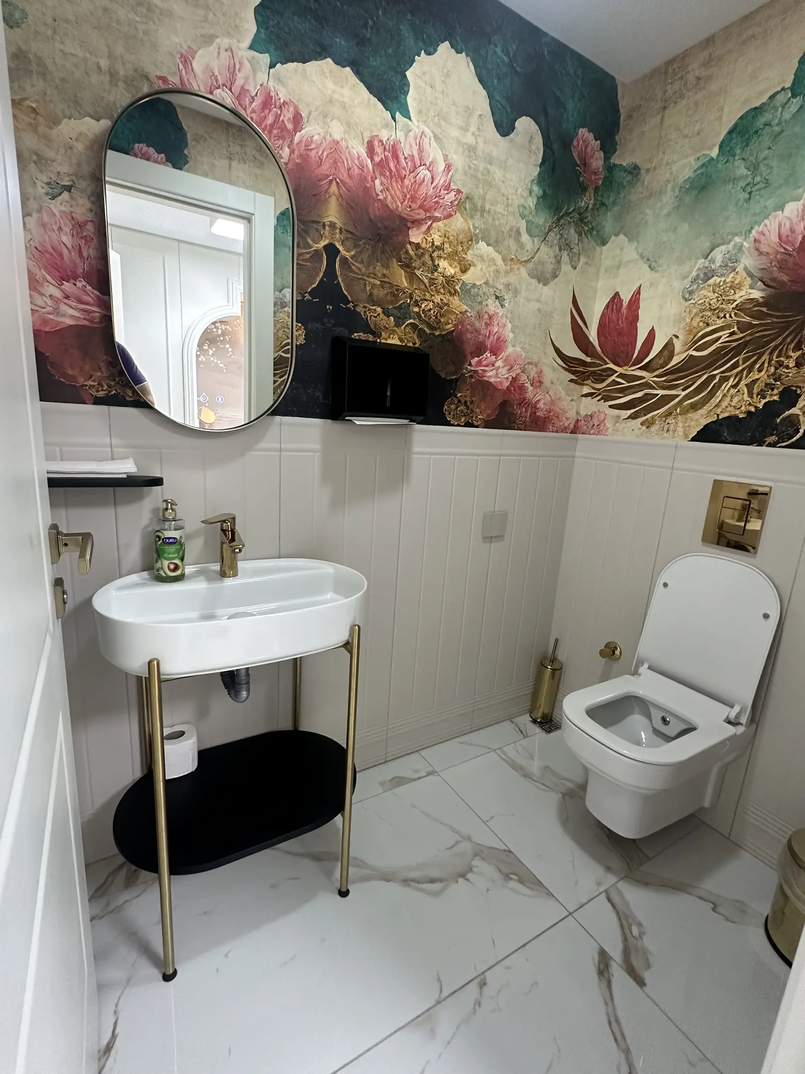 Clinic-provided photograph of Dr Gökçen Erdoğan