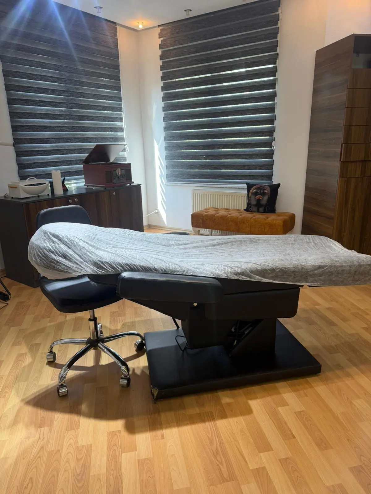 Clinic-provided photograph of Dr Oktay Tosun