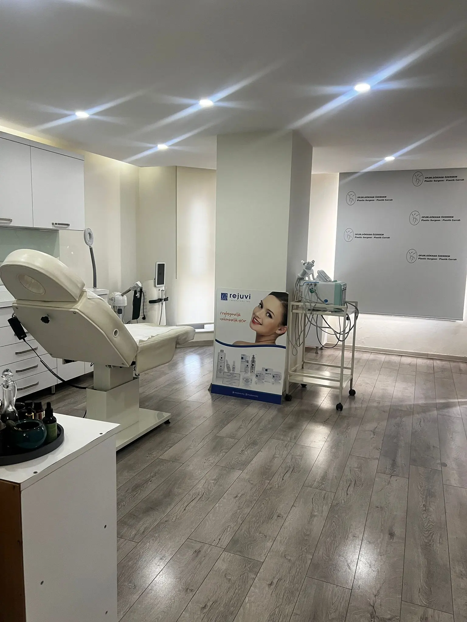 Clinic-provided photograph of Dr Gökhan Özerdem