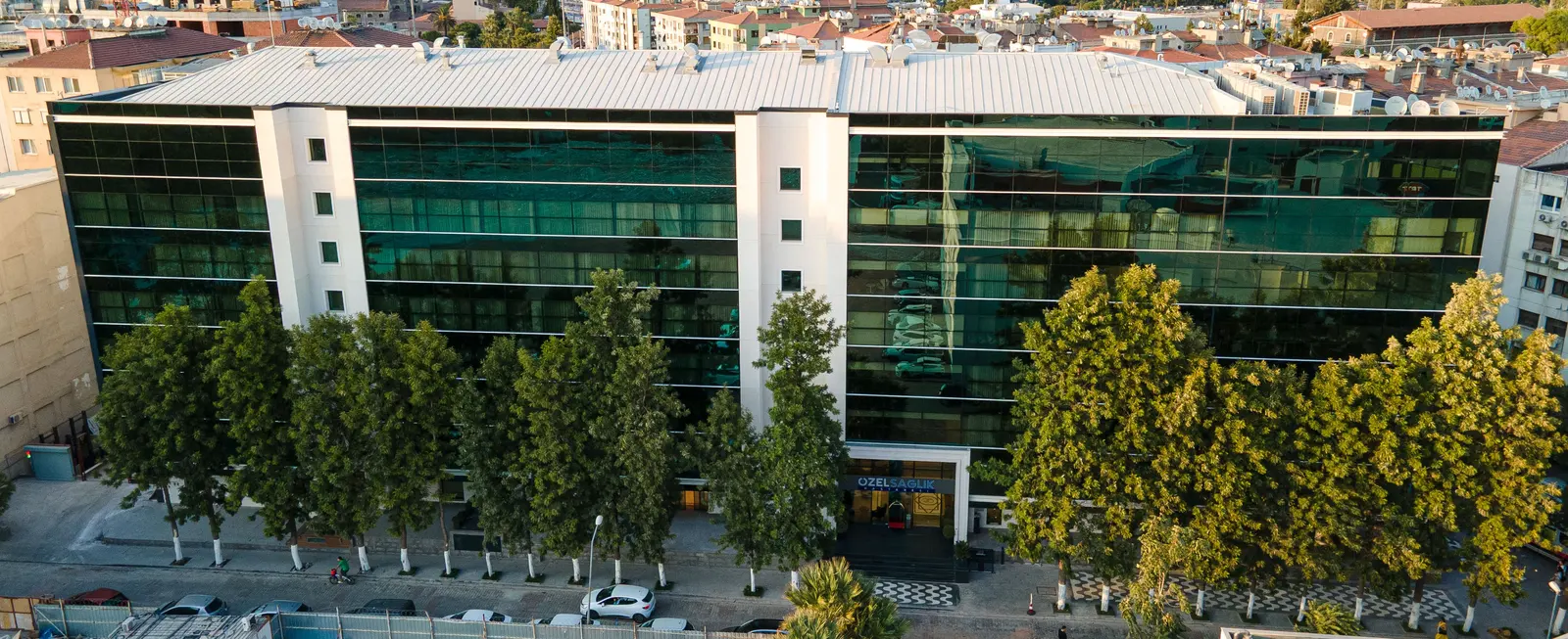 Clinic-provided photograph of Sağlık Hospital İzmir