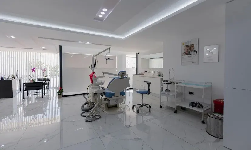 Von der Klinik bereitgestelltes Foto von Uncalı Zahnklinik