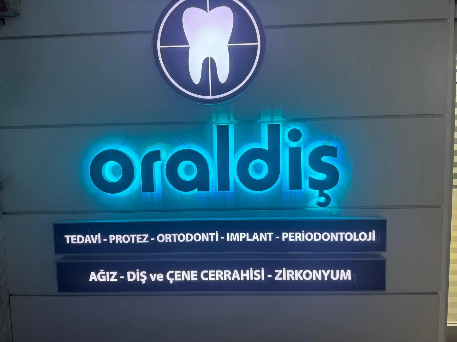 Von der Klinik bereitgestelltes Foto von Implacity Oraldiş Zahnklinik