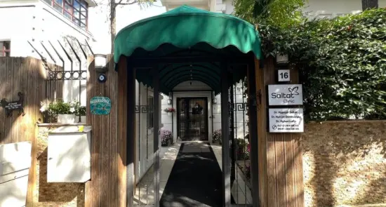 Clinic-provided photograph of Saltat Clinic