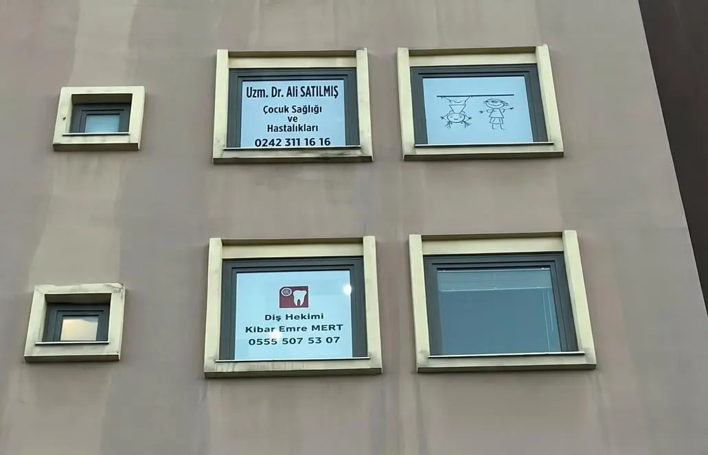 Von der Klinik bereitgestelltes Foto von Dr. Kibar Emre Mert