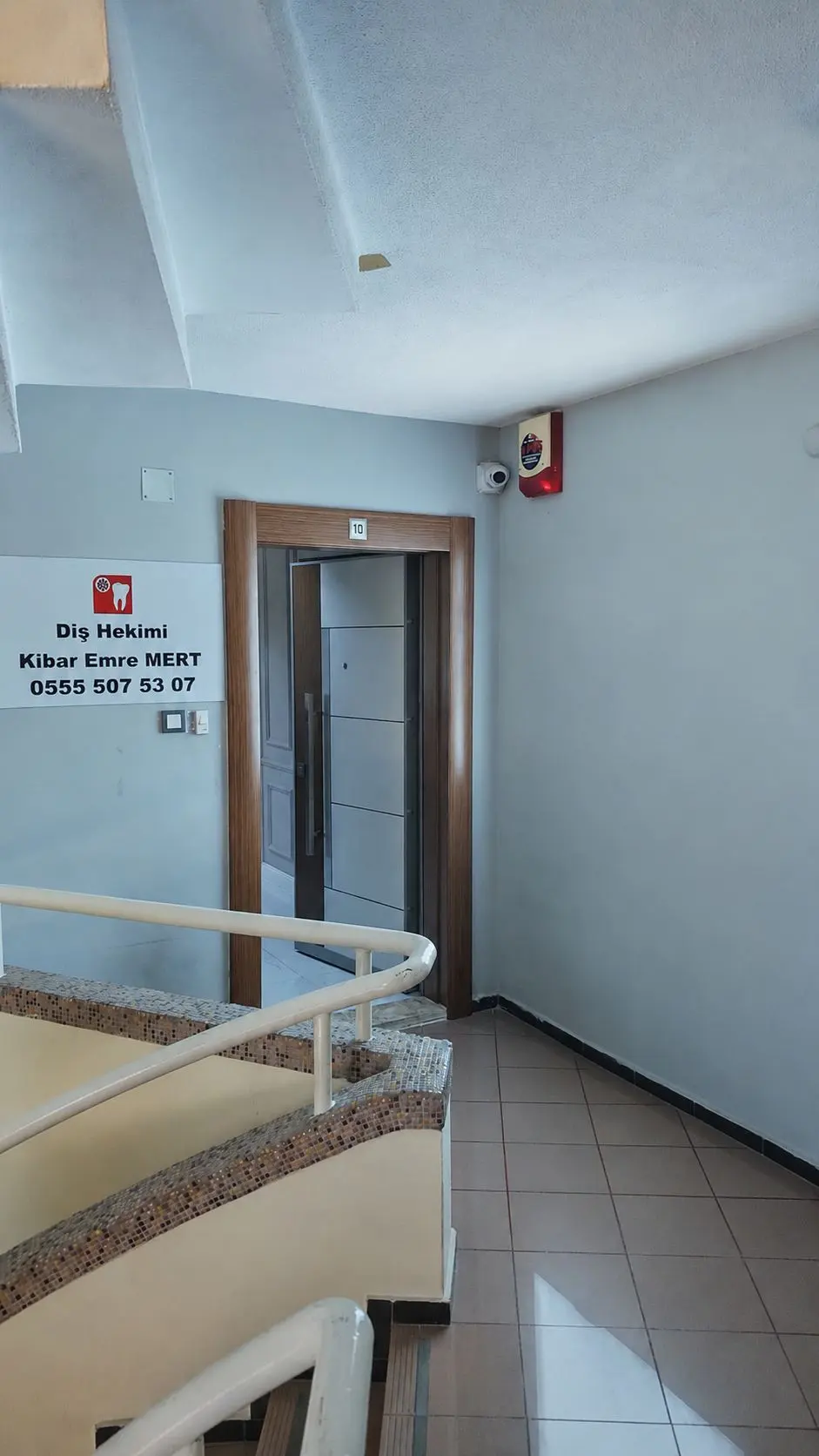 Von der Klinik bereitgestelltes Foto von Dr. Kibar Emre Mert