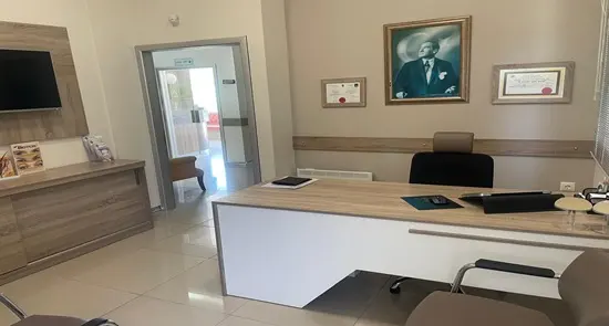 Clinic-provided photograph of Dr Sabahattin Yaser Kandal