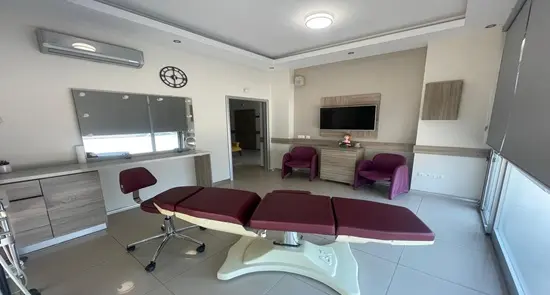 Clinic-provided photograph of Dr Sabahattin Yaser Kandal