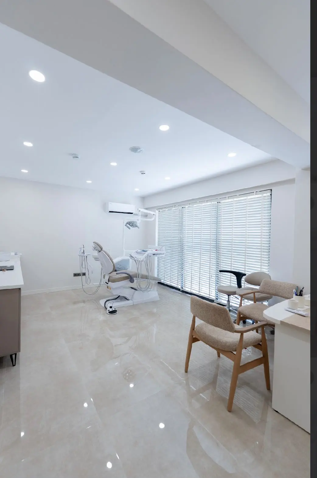 Clinic-provided photograph of Dent İlena