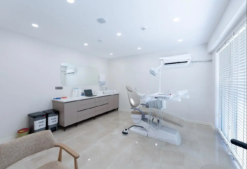 Clinic-provided photograph of Dent İlena