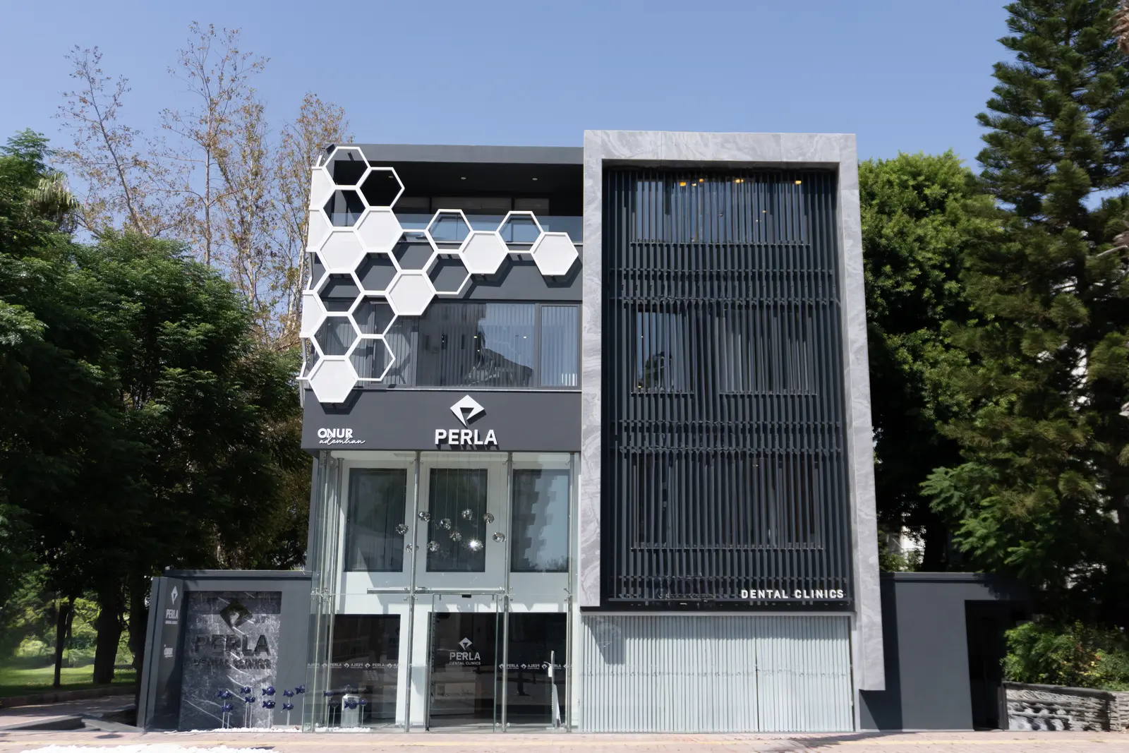 Von der Klinik bereitgestelltes Foto von Perla Dental Clinics