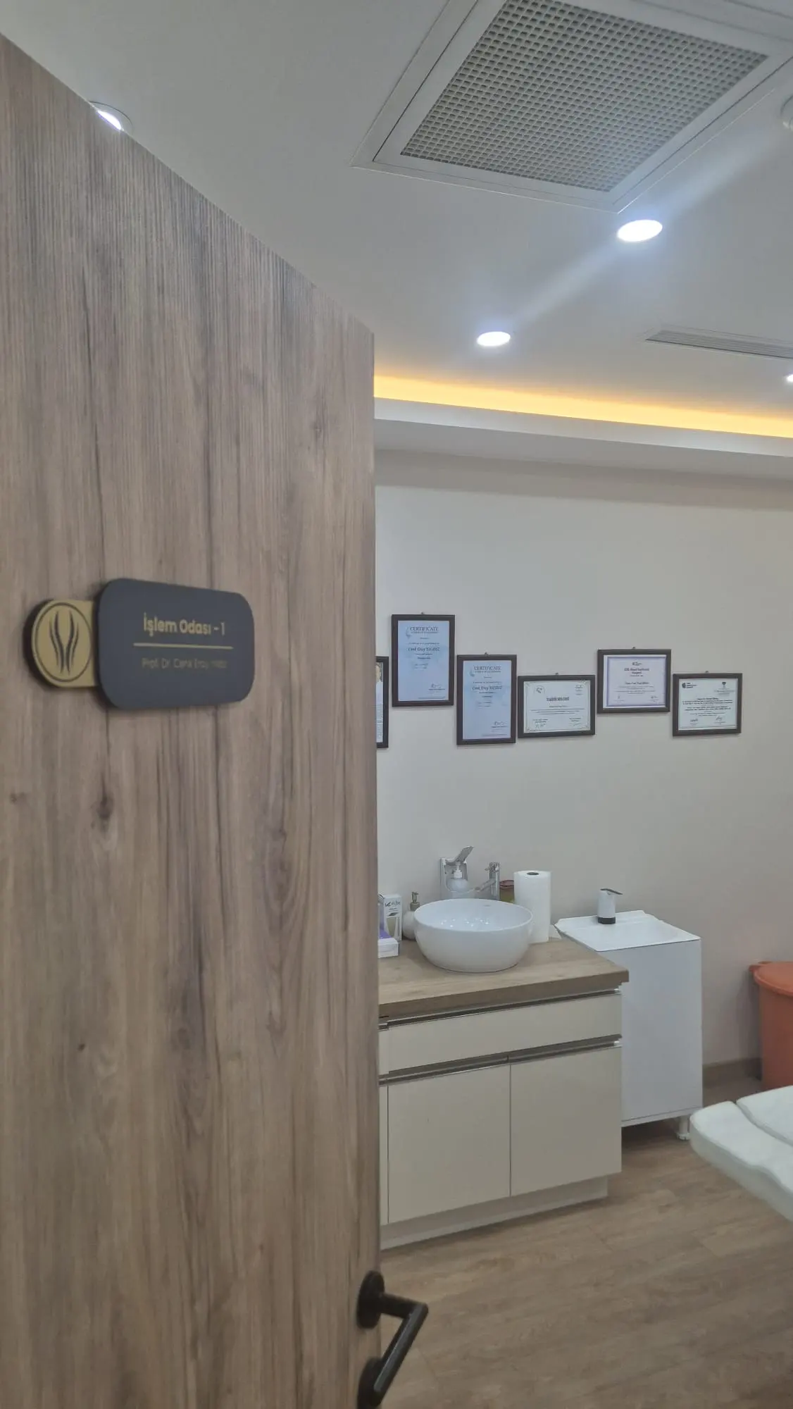 Von der Klinik bereitgestelltes Foto von Prof. Dr. Cenk Eray Yıldız