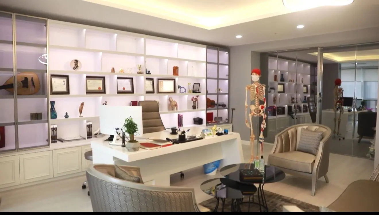Clinic-provided photograph of Prof. Dr Aydın Arslan