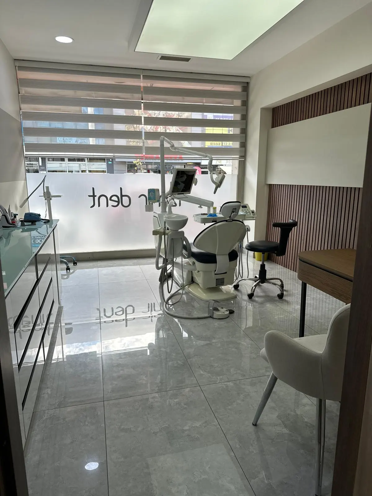 Clinic-provided photograph of Izmir Dent