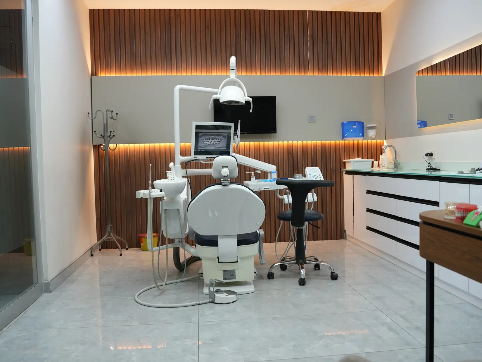 Clinic-provided photograph of Izmir Dent