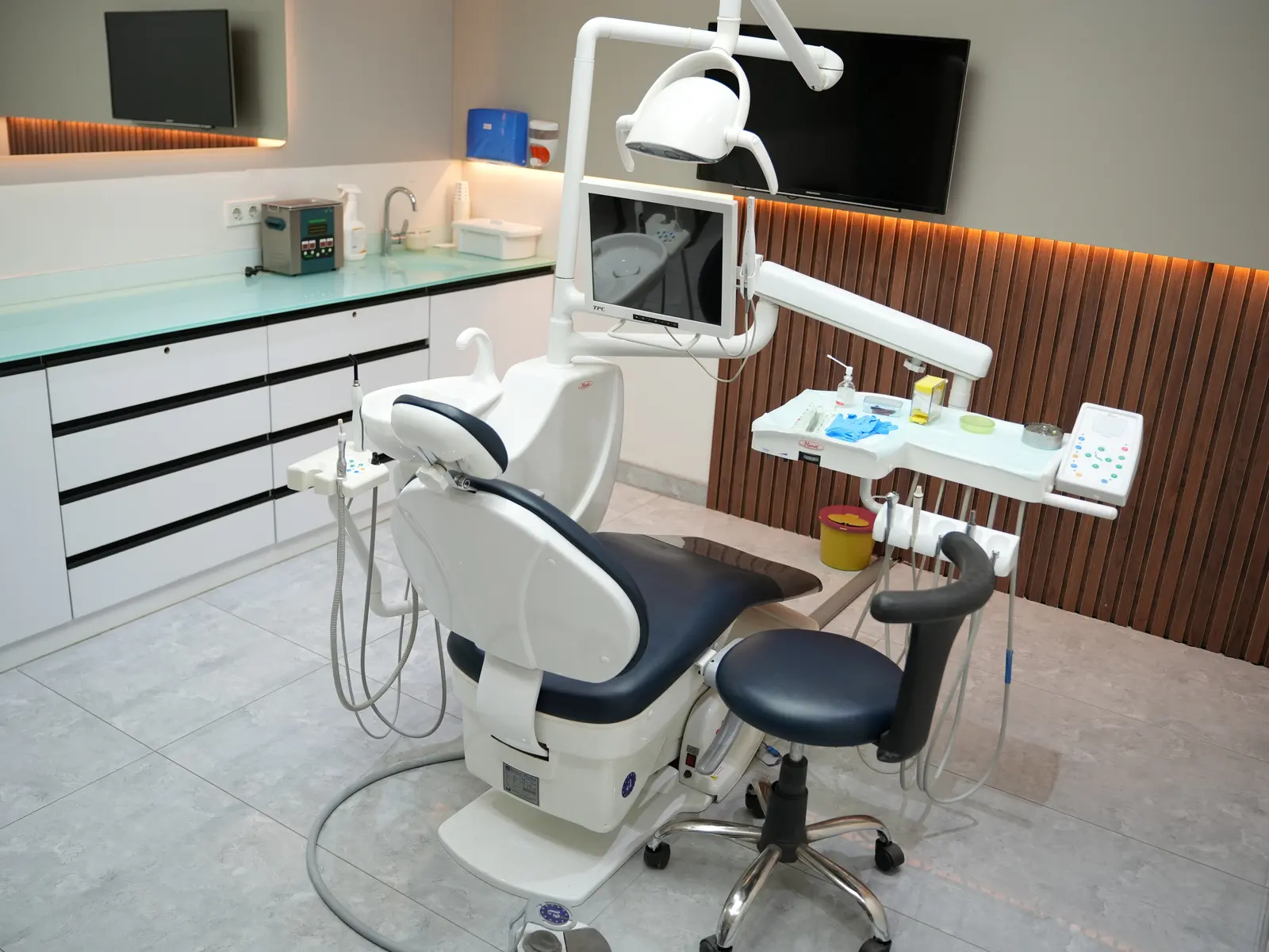 Clinic-provided photograph of Izmir Dent