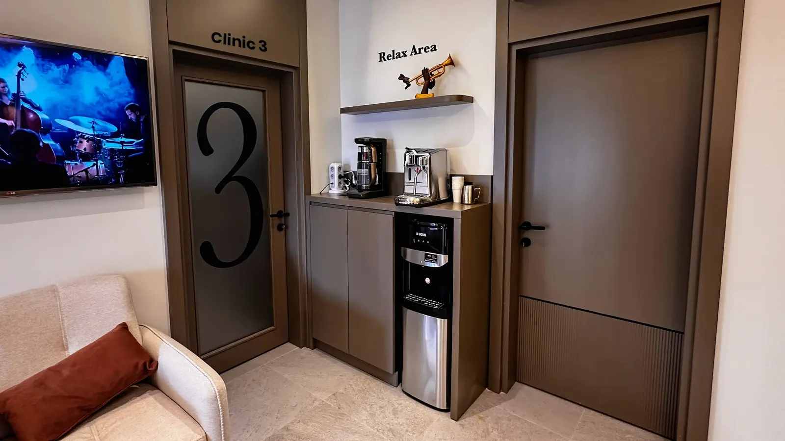 Clinic-provided photograph of Dr Güner Yazıcı