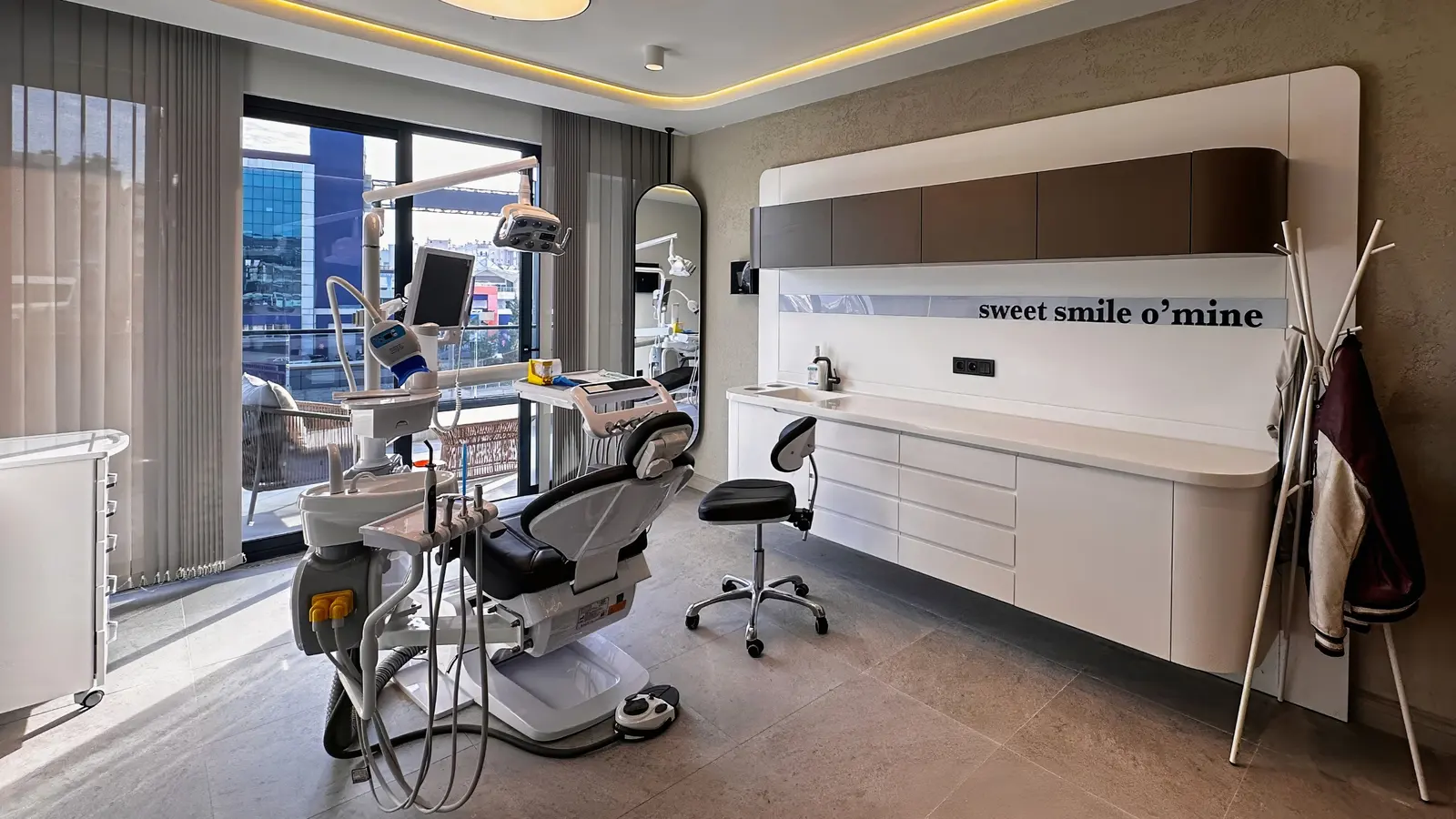 Von der Klinik bereitgestelltes Foto von Dr. Ediz Baki
