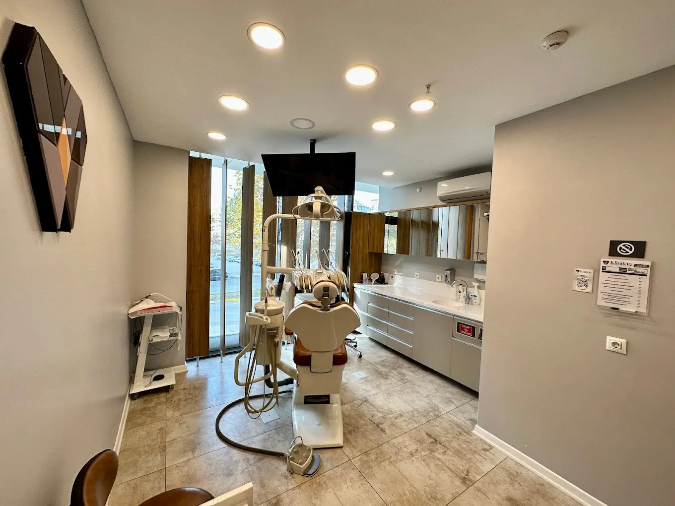 Clinic-provided photograph of Klinik 19