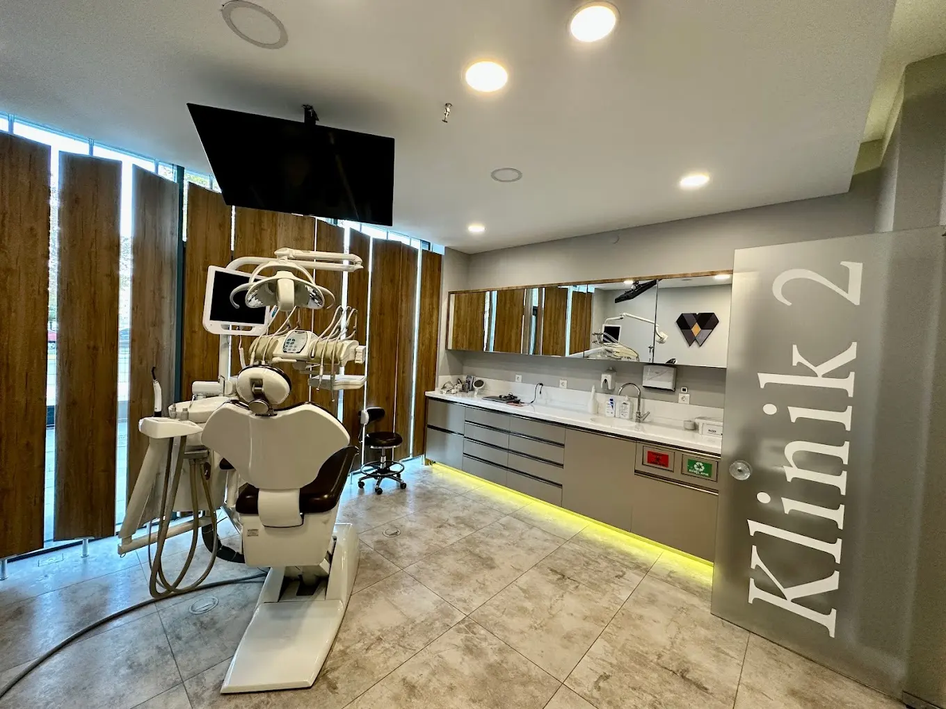Clinic-provided photograph of Klinik 19