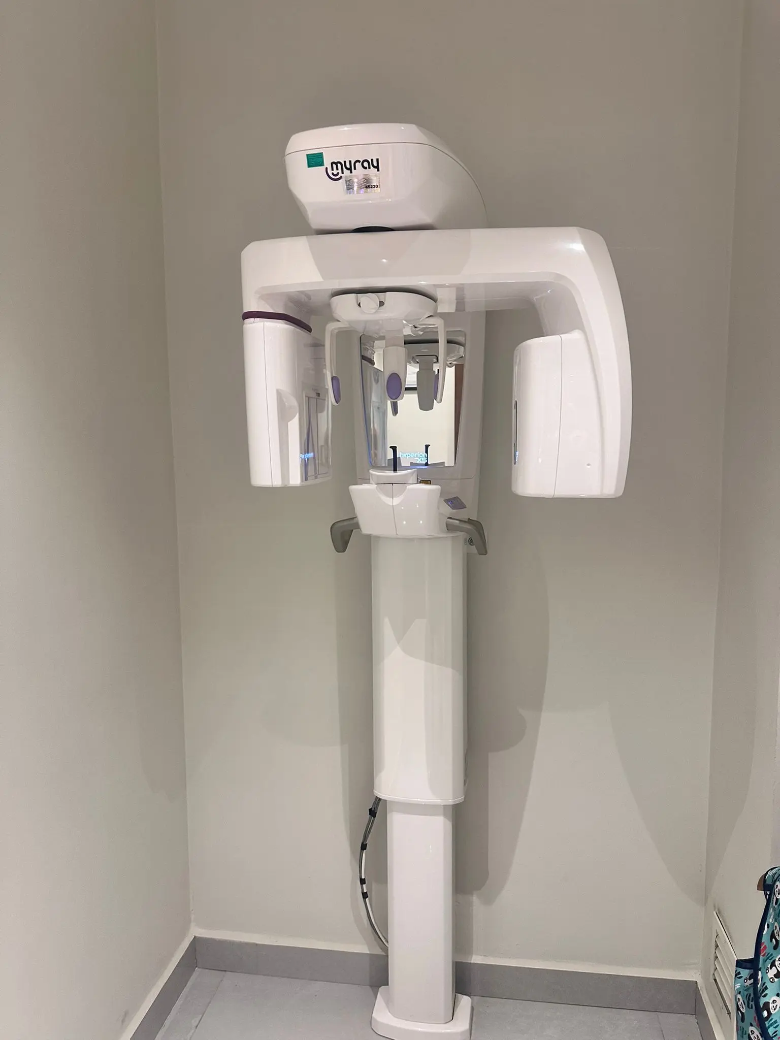 Clinic-provided photograph of Su Dental Center