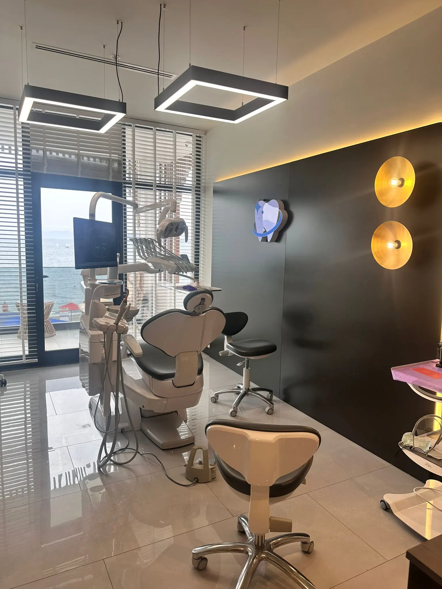Clinic-provided photograph of Su Dental Center