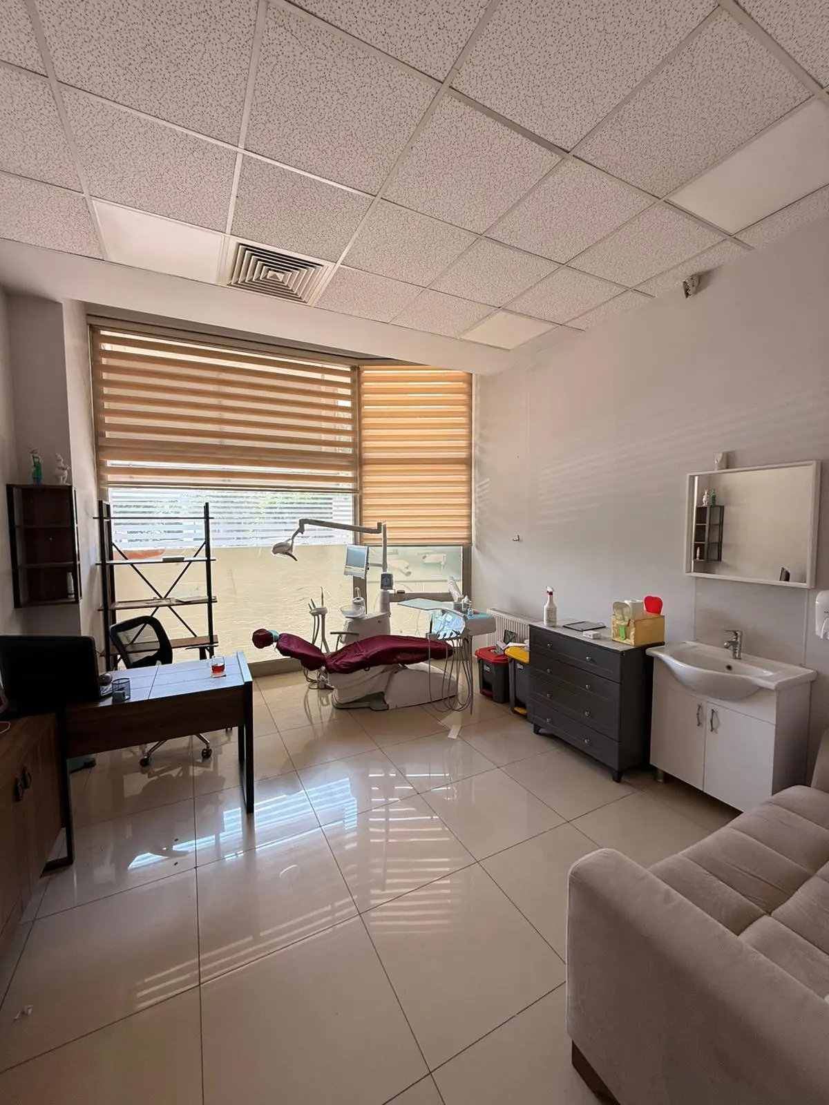 Clinic-provided photograph of Izmir Akademi Dental Clinic