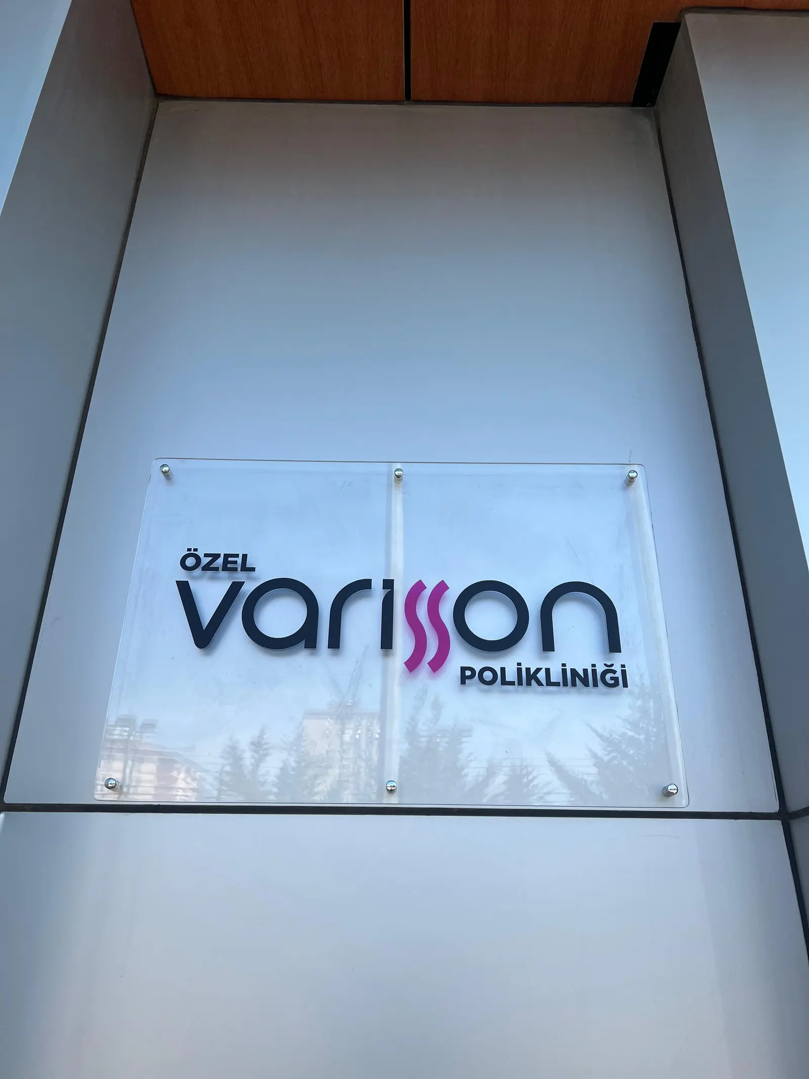 Clinic-provided photograph of Varisson Clinic
