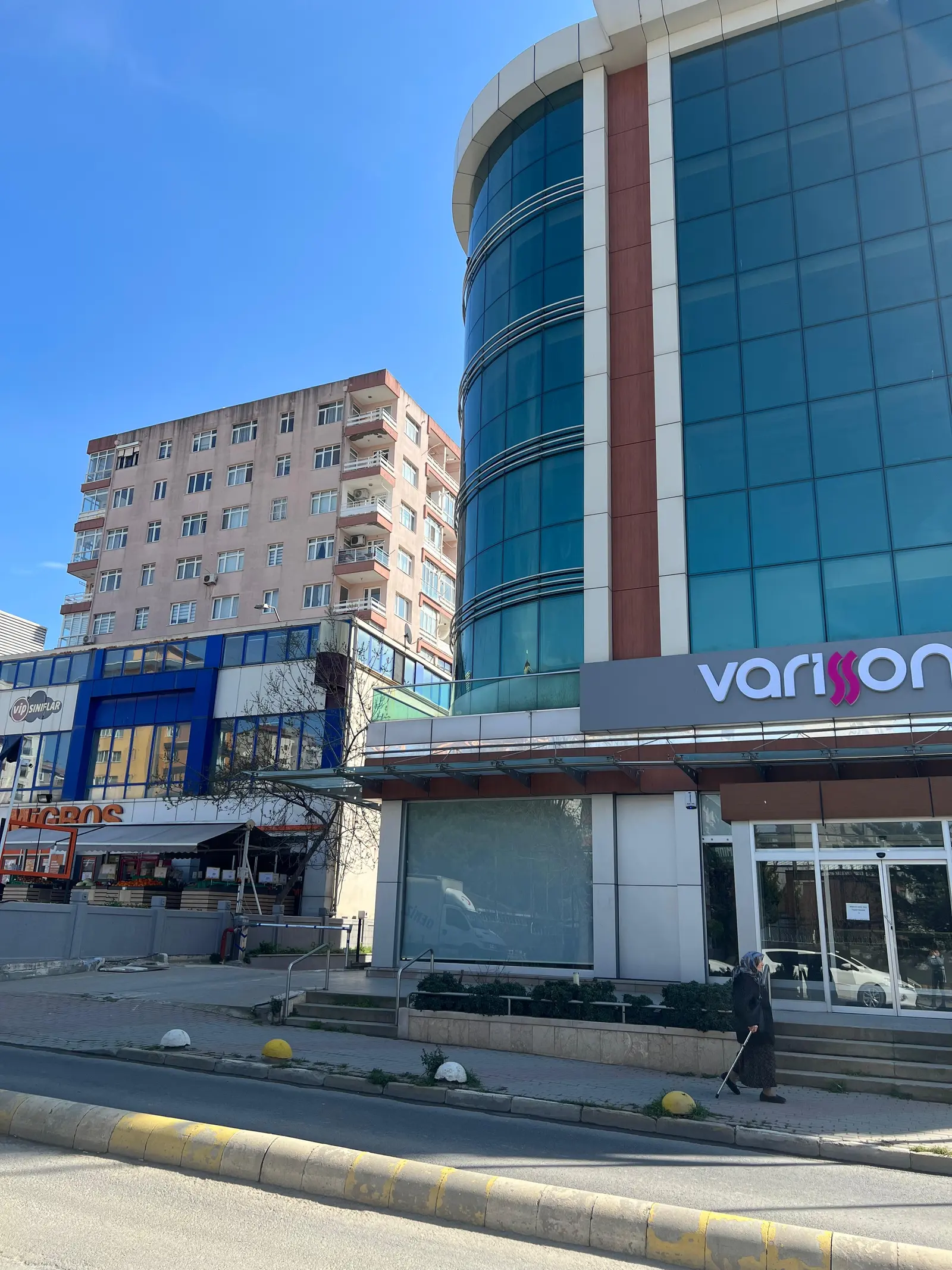 Clinic-provided photograph of Varisson Clinic