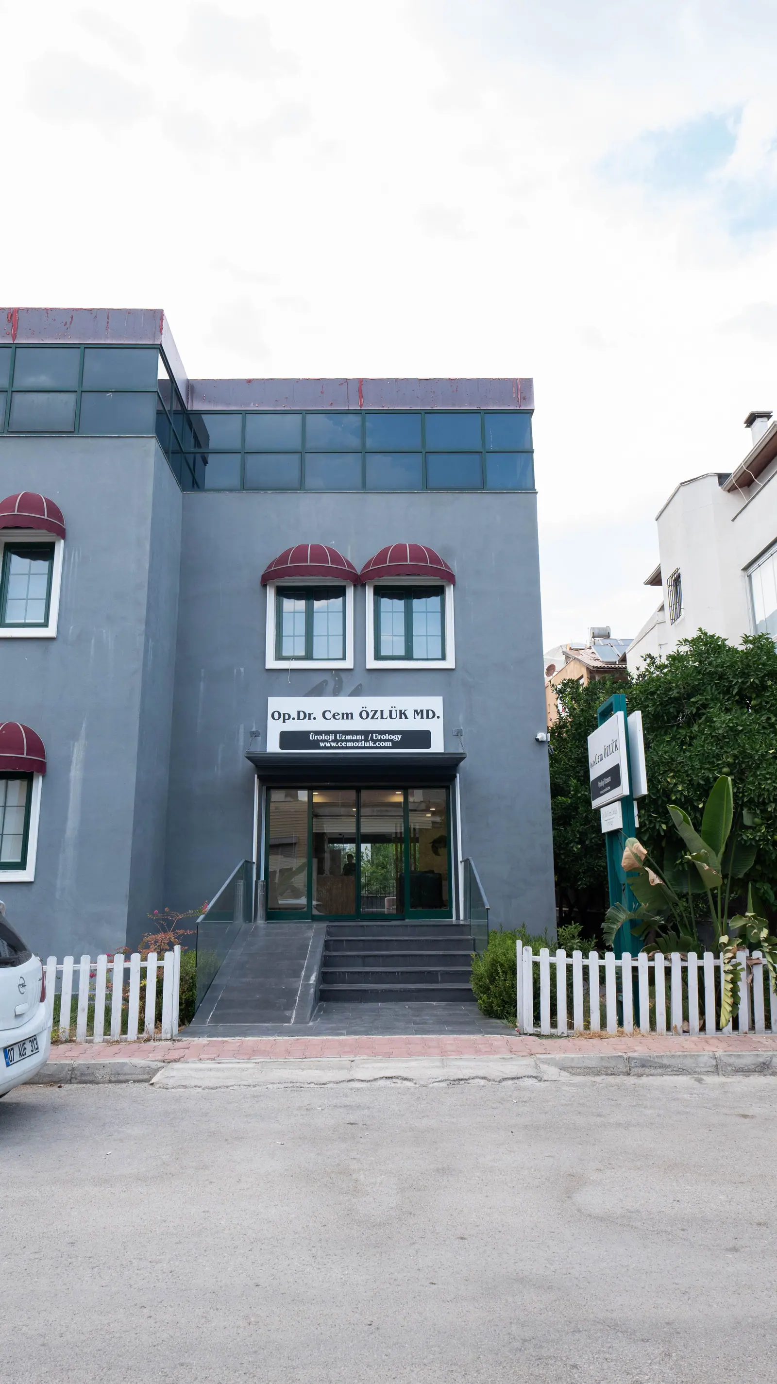Von der Klinik bereitgestelltes Foto von Dr. Cem Özlük